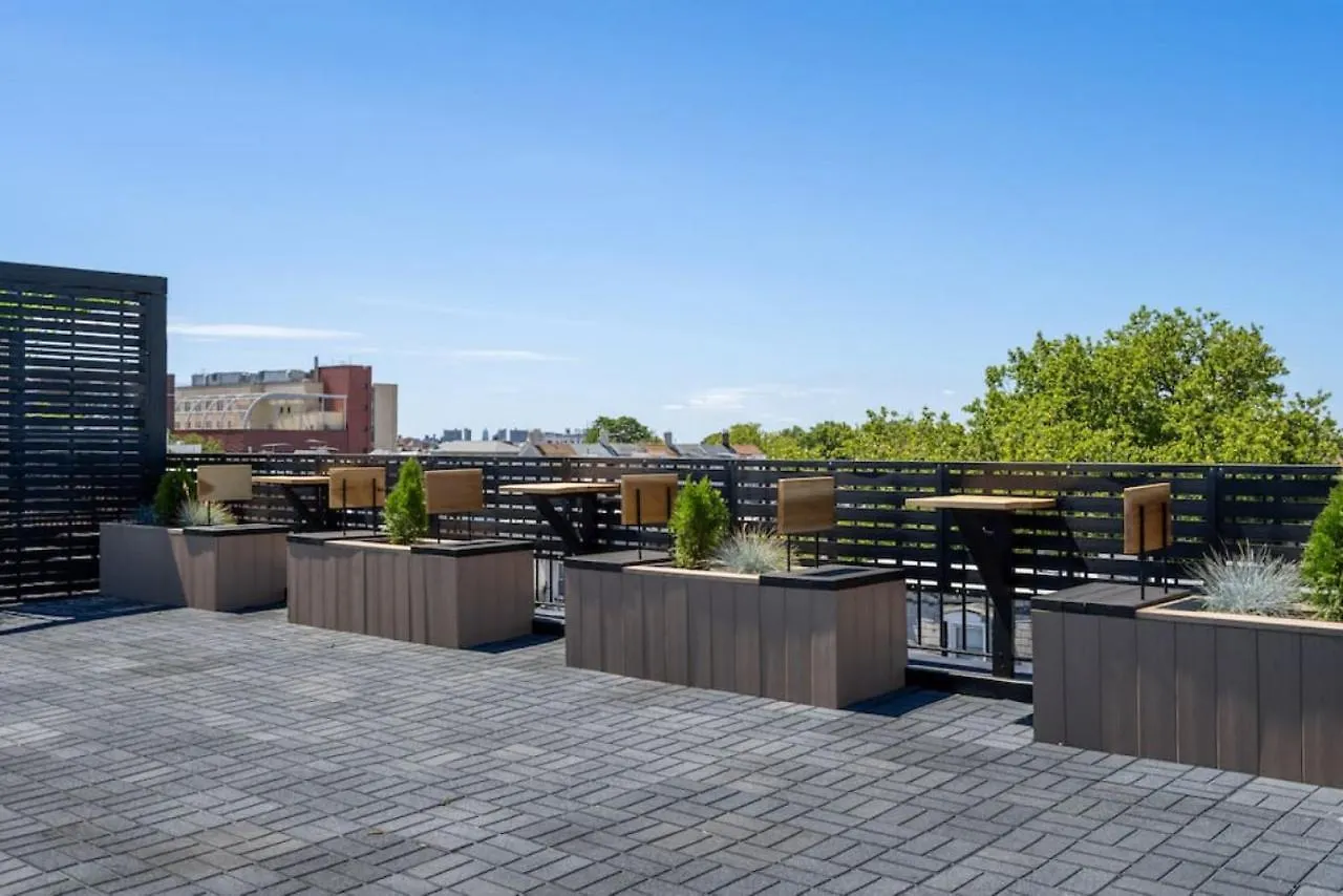 Apartment Deluxe Open Concept Loft With Rooftop & Shore Nearby At 