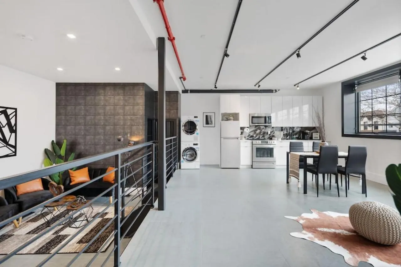 Apartment Deluxe Open Concept Loft With Rooftop & Shore Nearby At 
