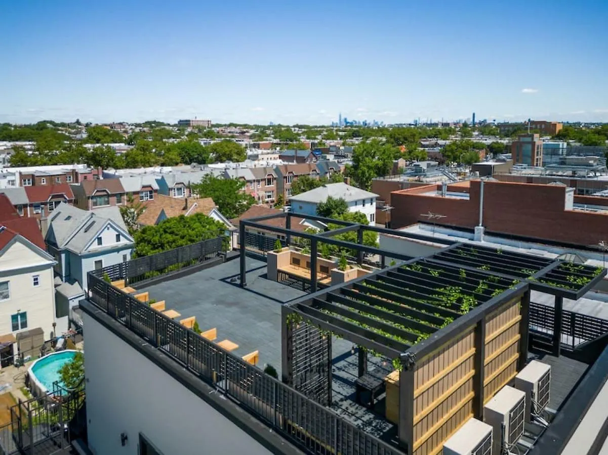 Apartment Deluxe Open Concept Loft With Rooftop & Shore Nearby At 