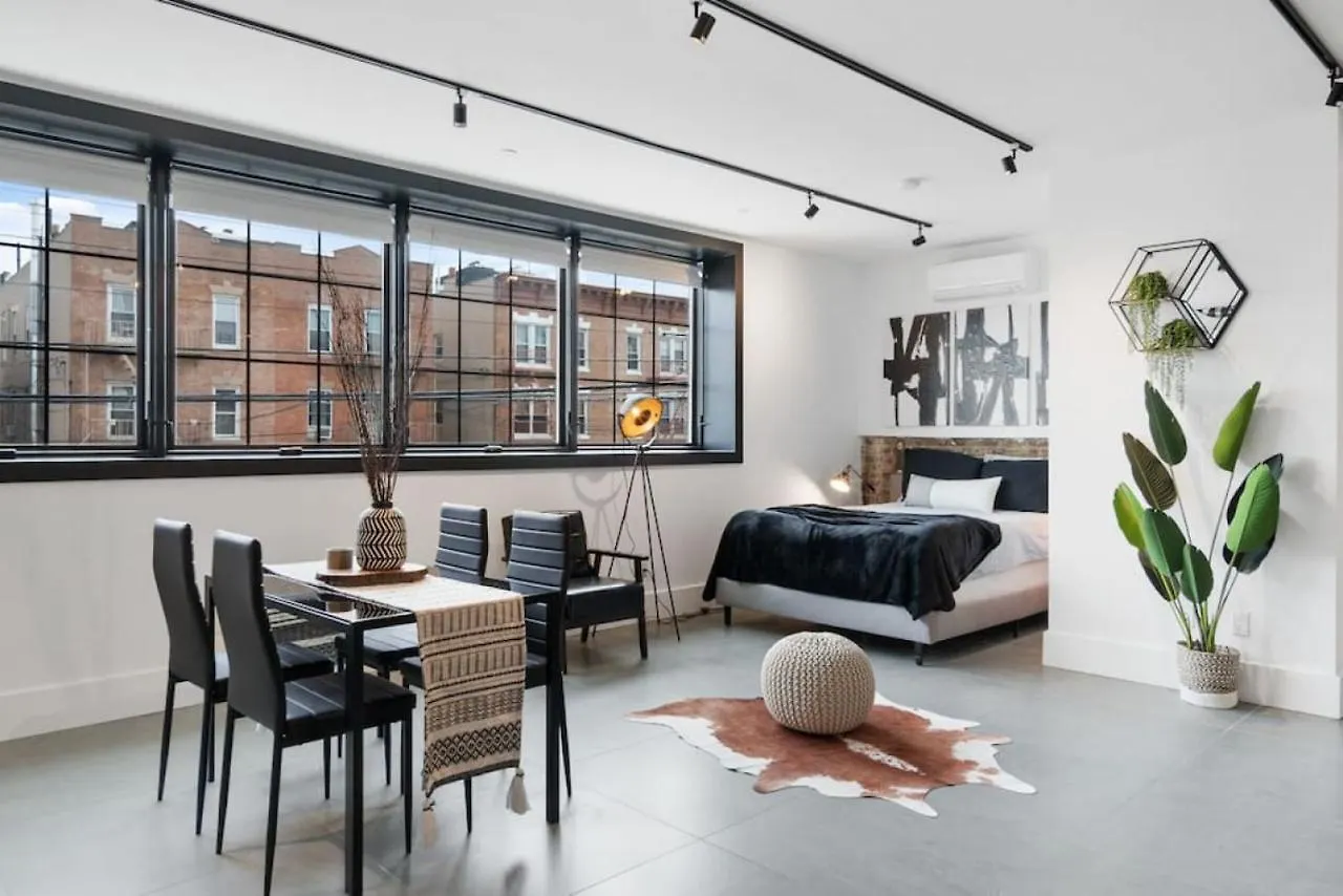 Deluxe Open Concept Loft With Rooftop & Shore Nearby At 